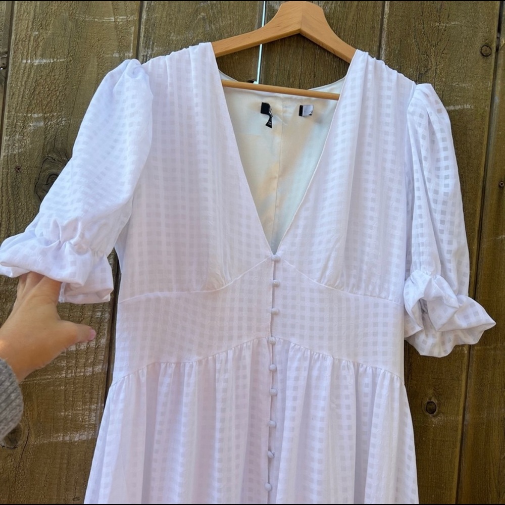 White Gingham Puff Sleeve Button-Up Midi Dress 🌿 - Picture 5 of 8